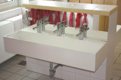 Waschtischanlagen + Waschrinnen für Kindergarten, Kita, Werkstatt und Schule