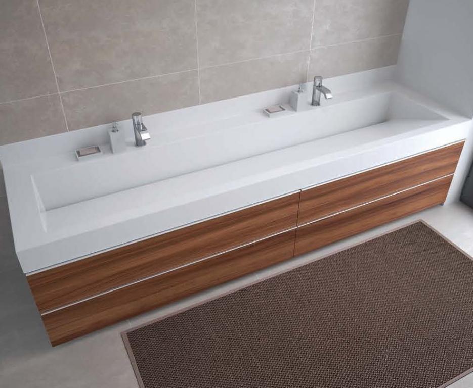 Waschbecken mit Schlitzablauf